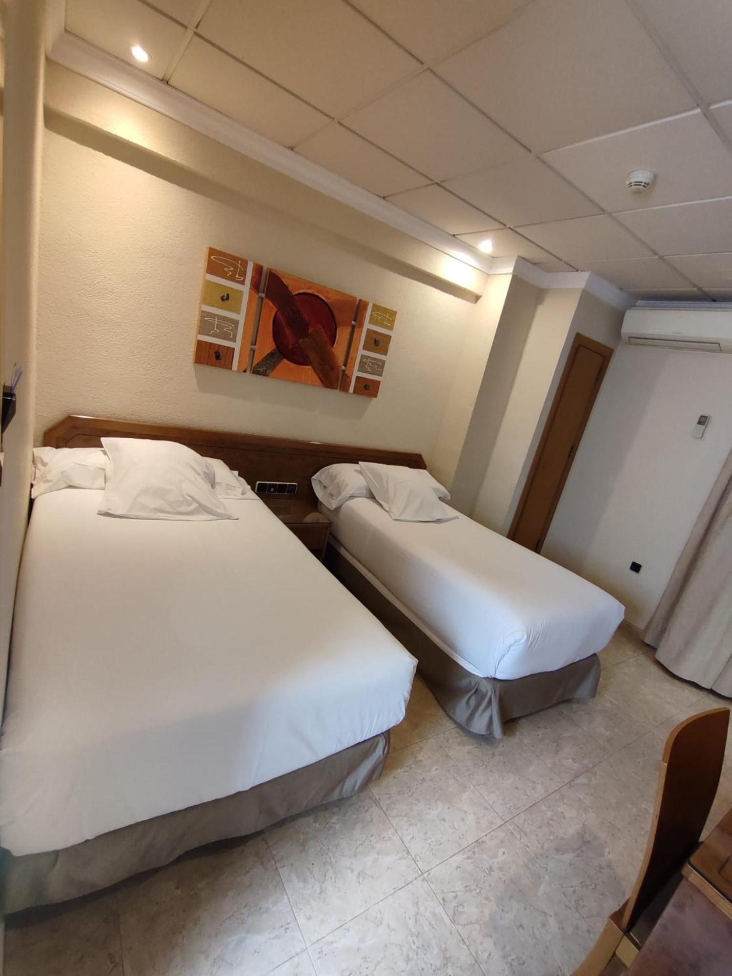 Hostal Moreno Сия Екстериор снимка